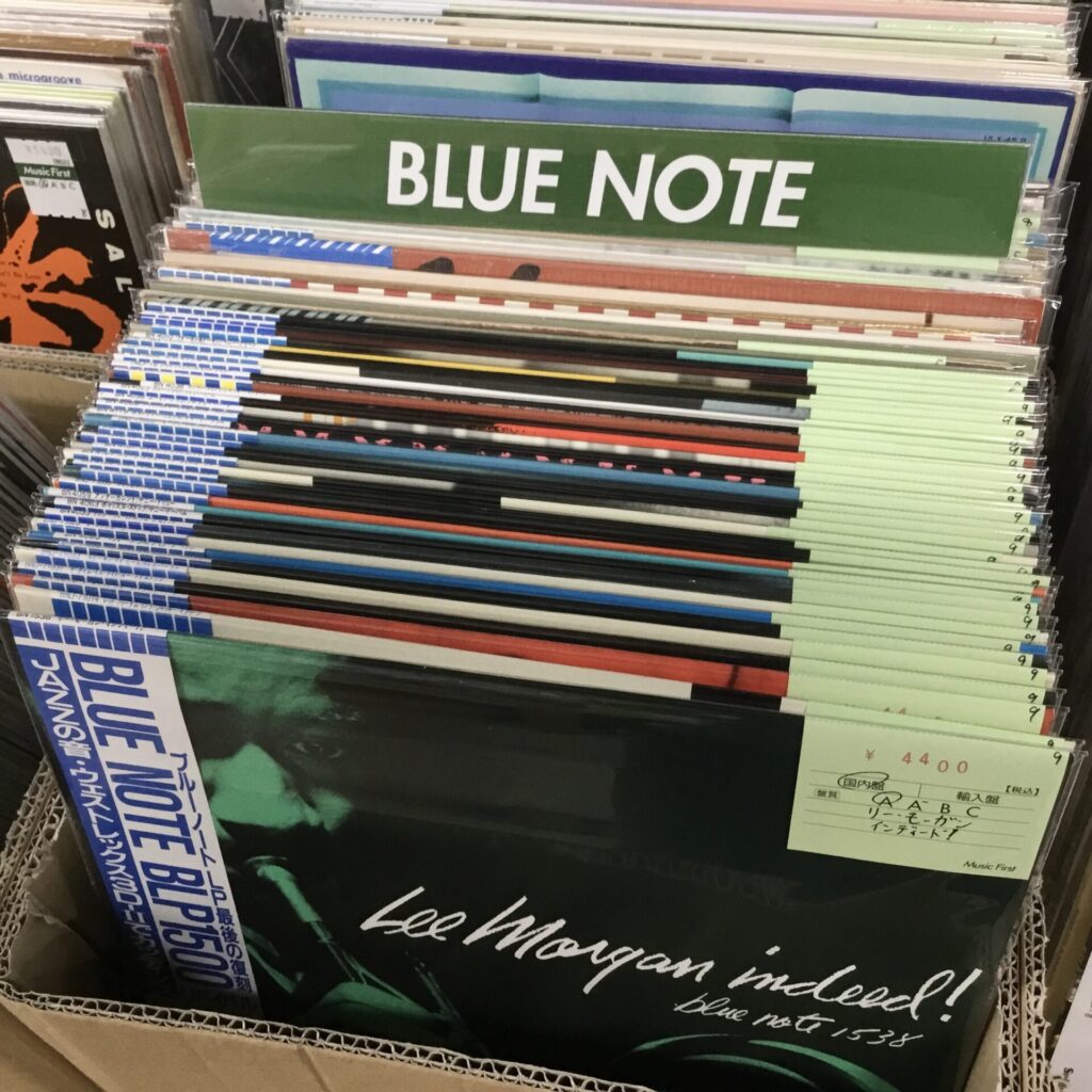 ブルーノートの帯付極美品LPが約30枚程まとまって入荷したので BLUE NOTE コーナーに直接補充しました。
