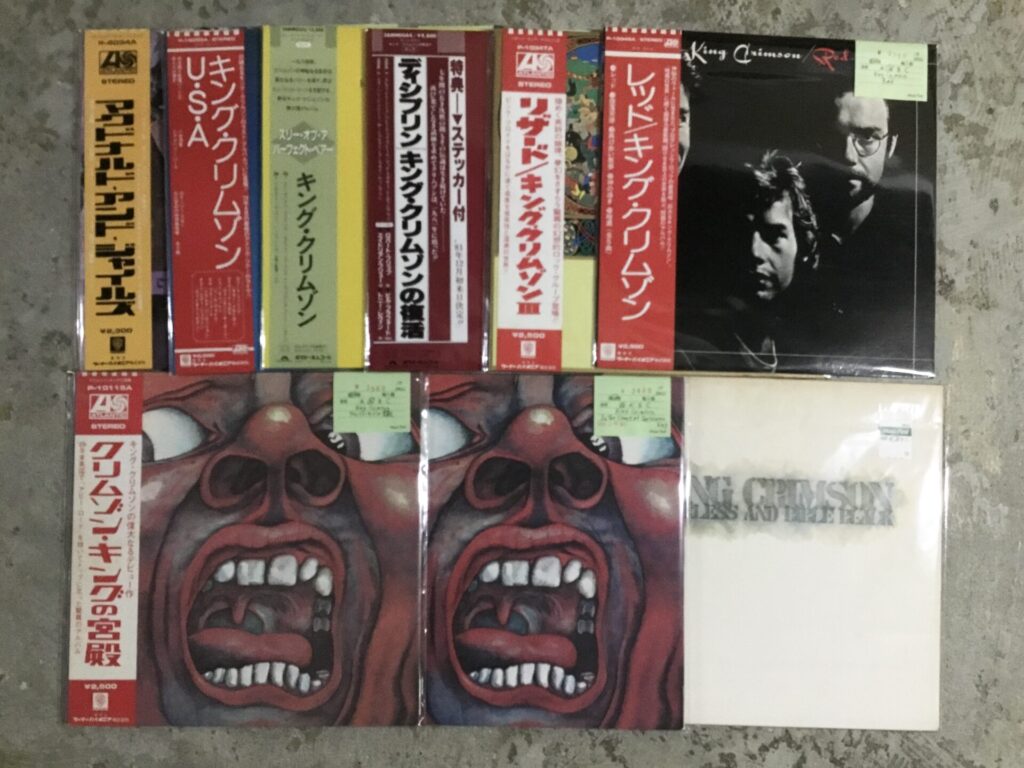 キング・クリムゾンのLPがひとつかみ入荷しました。帯付きも多数です。