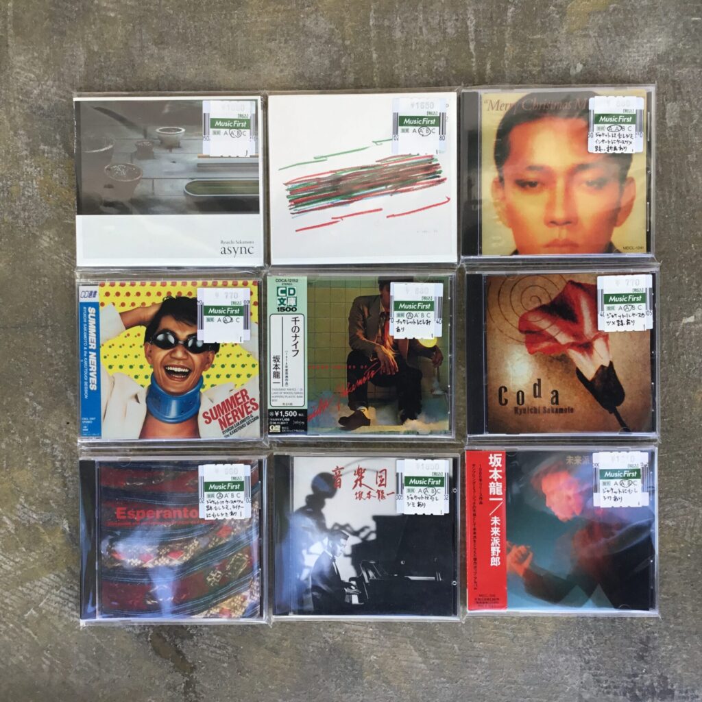 坂本龍一の諸作品のCDが計20枚入りました。