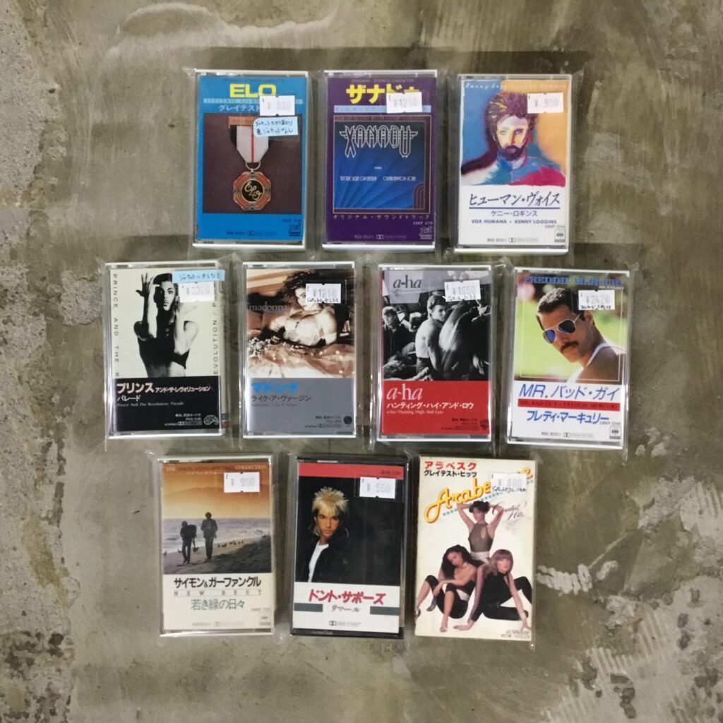 シティポップや昭和歌謡、人気洋楽タイトルなどのカセットテープが50本 