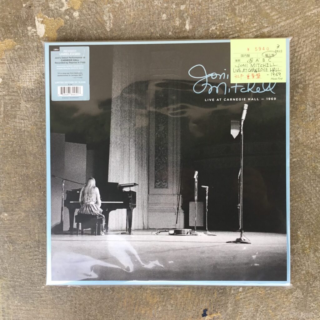 ジョニ・ミッチェルのライブ盤「Live At Carnegie Hall – 1969」が入荷しました。