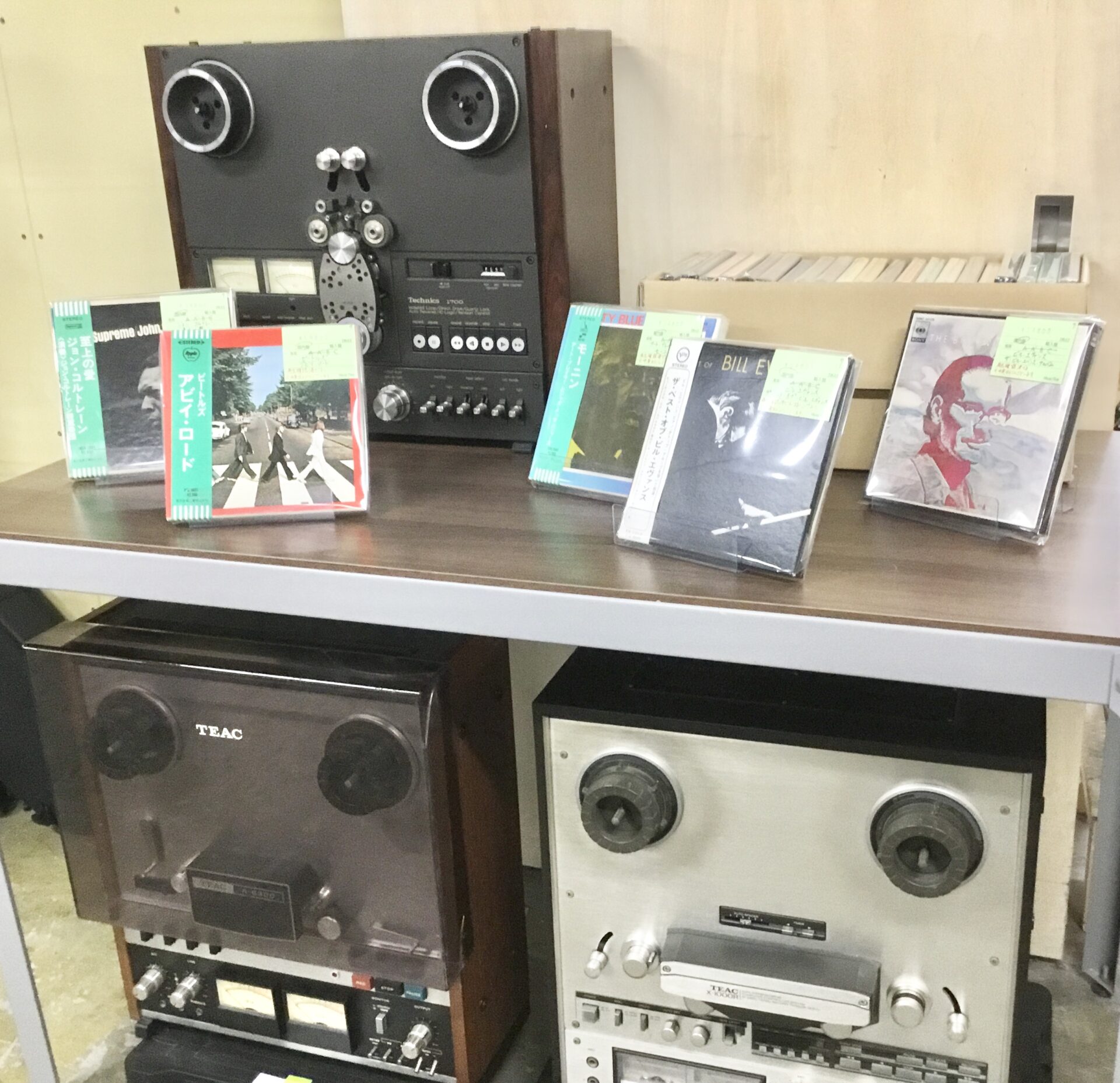 【新入荷情報】  オープンリールのデッキが３台と音楽テープがまとまって入荷しました。